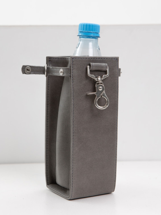 Подвесной кожаный карман для бутылки воды серый