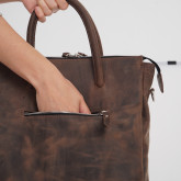 Кожаная сумка для ноутбука с креплением на ручку чемодана коричневая с винтажным эффектом - изображение 7