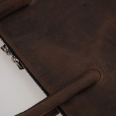 Кожаная сумка для ноутбука с креплением на ручку чемодана коричневая с винтажным эффектом - изображение 9