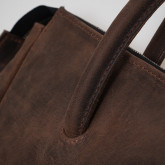 Кожаная сумка для ноутбука с креплением на ручку чемодана коричневая с винтажным эффектом - изображение 10