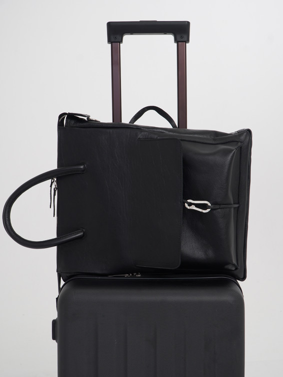Кожаная сумка для ноутбука с креплением на ручку чемодана черная