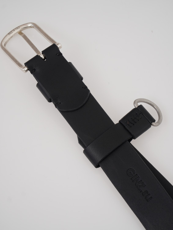 Элегантный черный кожаный ремень