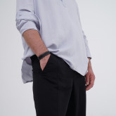 Брюки легкие черные, крупный план