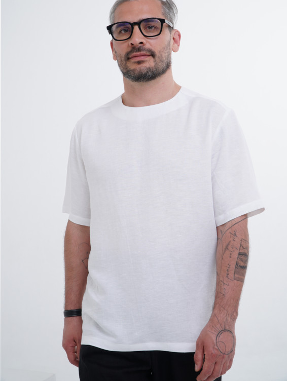 Белая льняная футболка