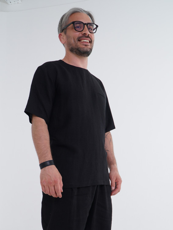 Черная льняная футболка