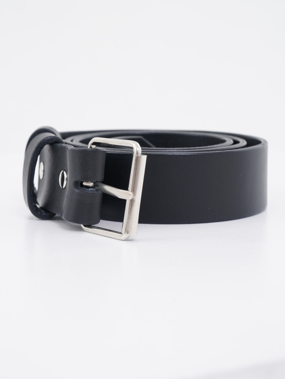 Кожаный черный ремень