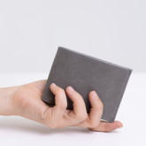 Тонкий кожаный кошелек серый