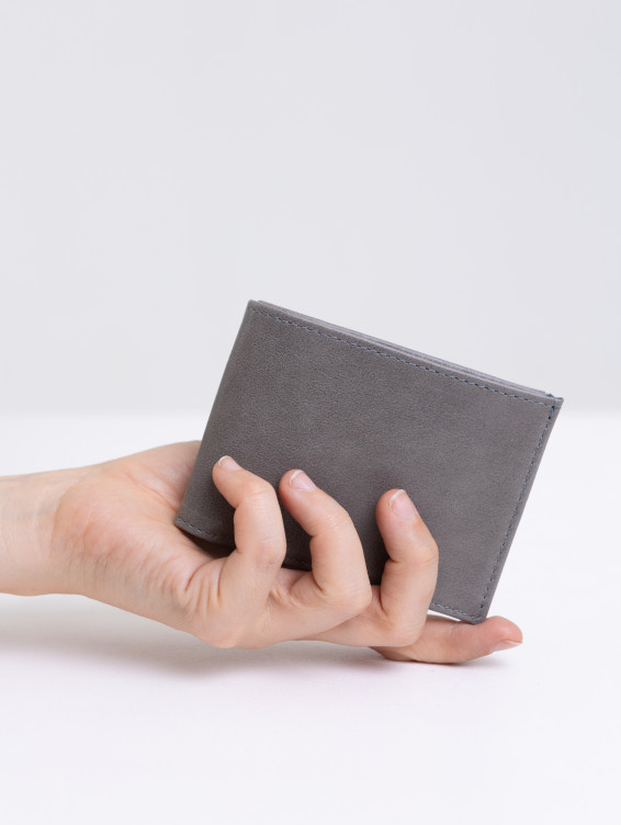 Тонкий кожаный кошелек серый