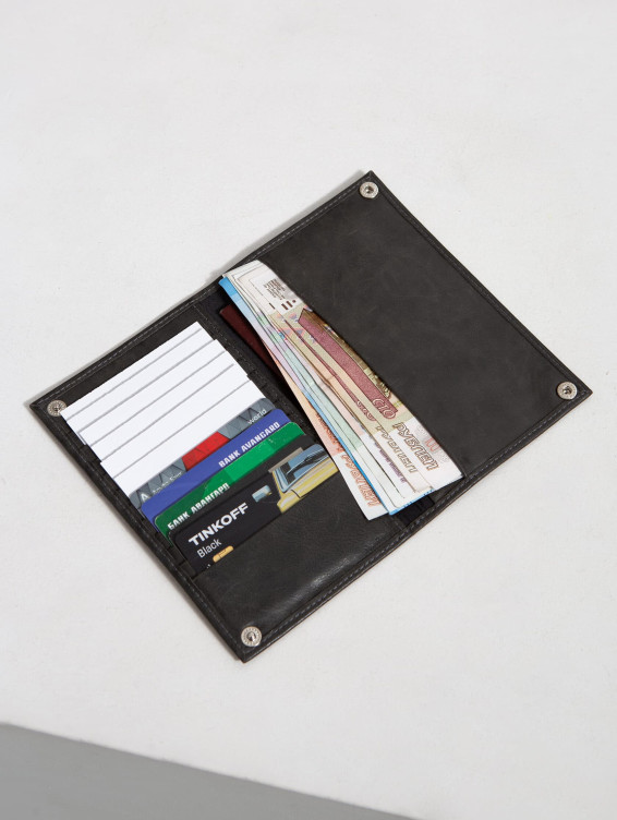 Кожаное портмоне на кнопке