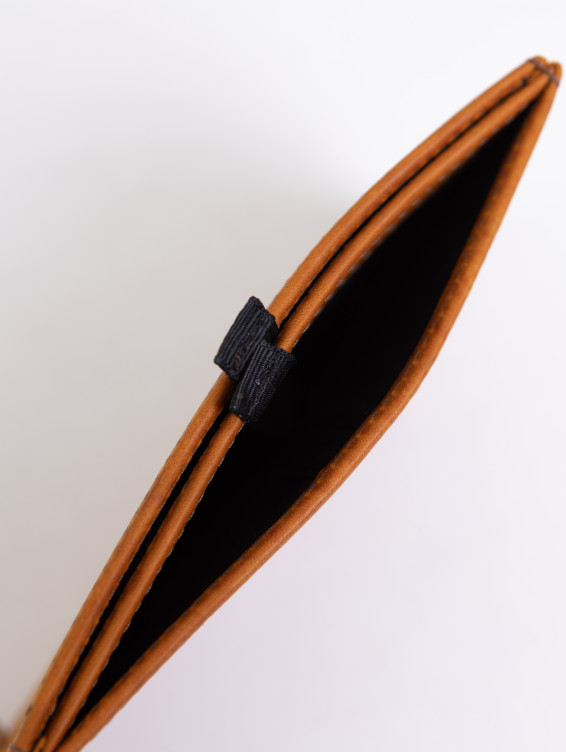 Кожаная обложка-карман для паспорта рыжая с винтажным эффектом