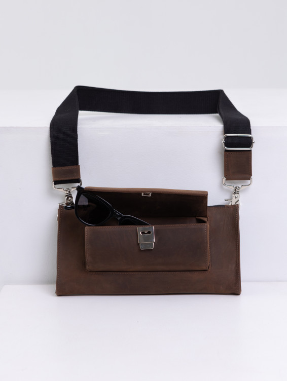 Кожаная сумка с очечником коричневая с винтажным эффектом
