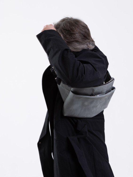 Поясная прямоугольная сумка серая с винтажным эффектом