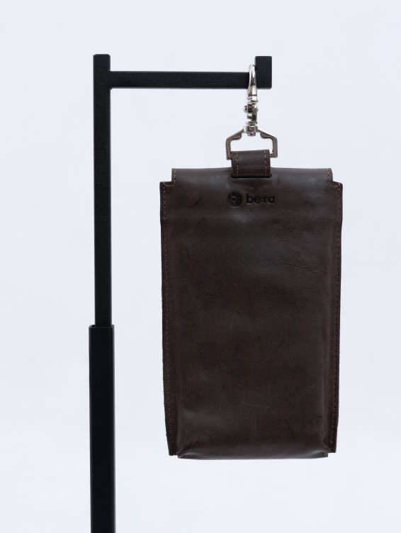 Кожаный подвесной чехол для телефона коричневый