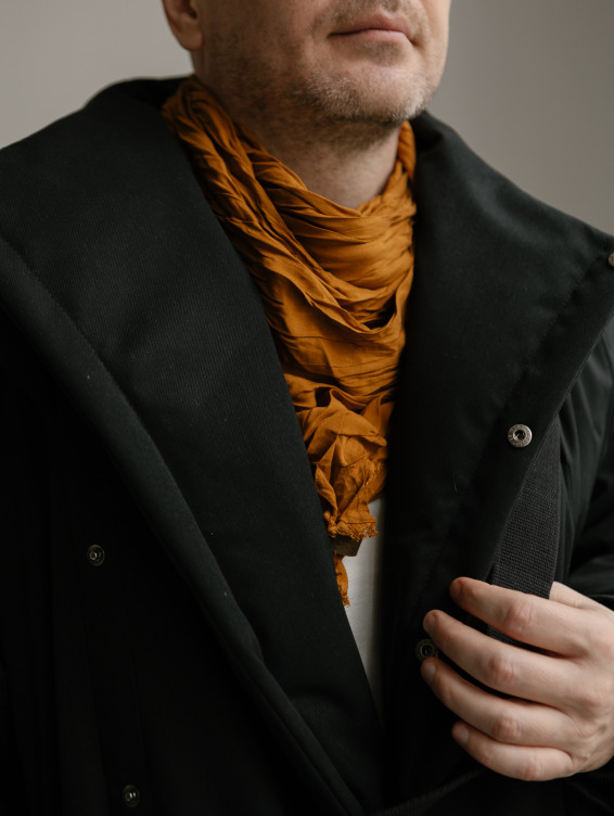 Большой платок на шею горчичный