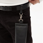 Подвесной кожаный очечник черный