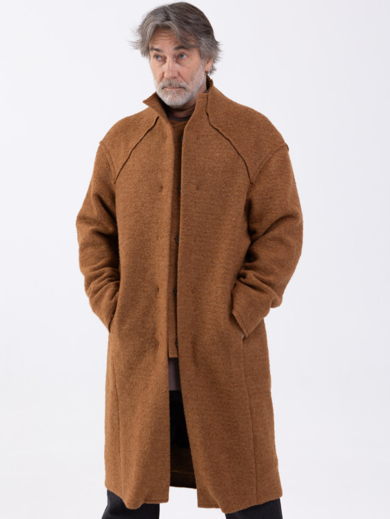 Мягкое шерстяное пальто рыжего цвета