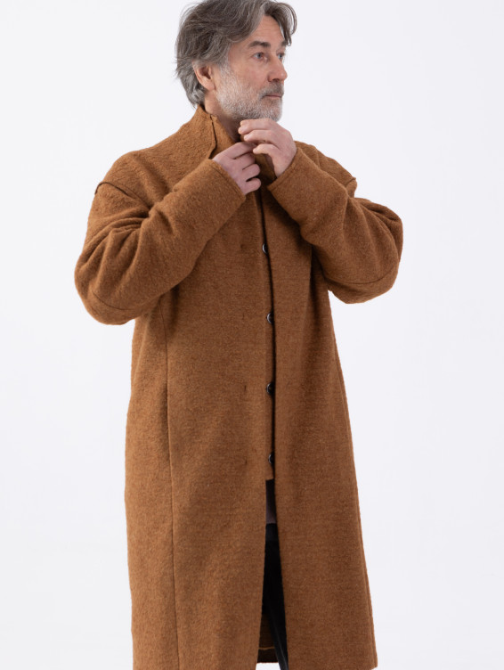 Мягкое шерстяное пальто рыжего цвета