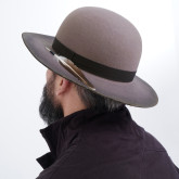 Фетровая шляпа бежевая