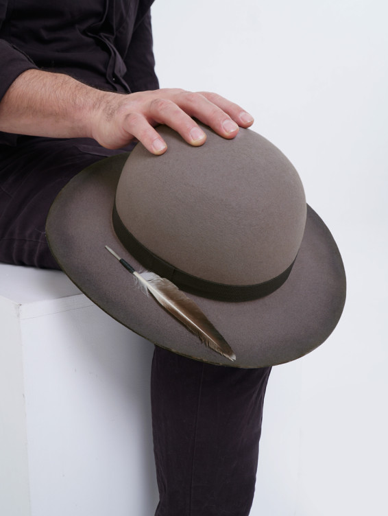 Фетровая шляпа бежевая