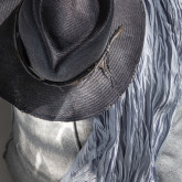 Соломенная синяя шляпа