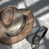 Соломенная светлая шляпа