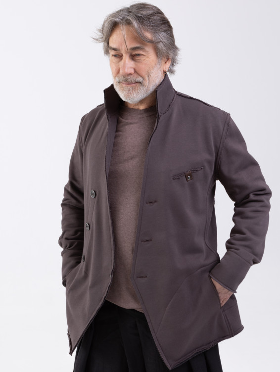 Коричневый трикотажный жакет на пуговицах