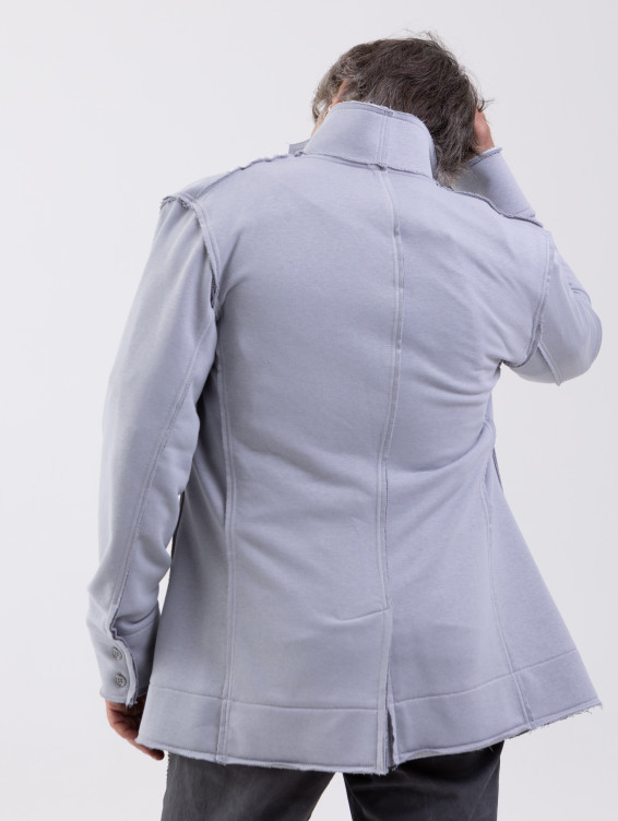 Светло-серый трикотажный жакет на пуговицах