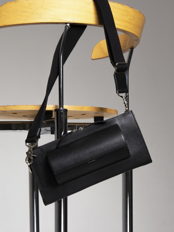 Кожаная сумка с очечником черная