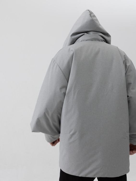 Зимнее пальто с капюшоном cветло-серое