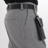 Брюки суконные серые, крупный план