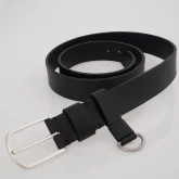 Элегантный черный кожаный ремень