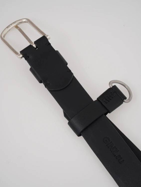 Элегантный черный кожаный ремень