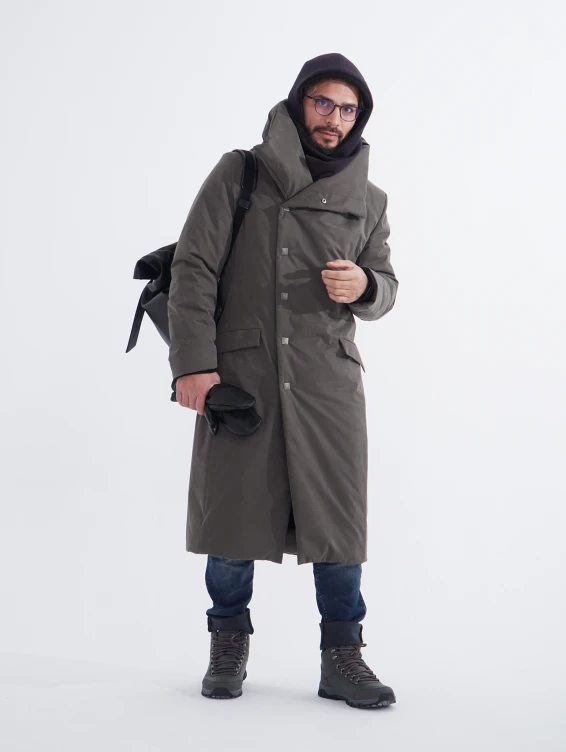 Длинное зимнее пальто на кнопках болотного цвета