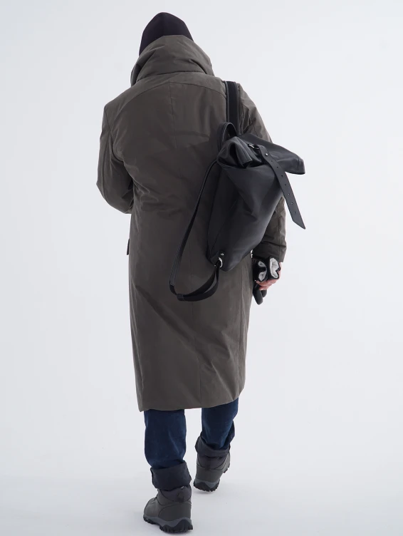 Длинное зимнее пальто на кнопках болотного цвета