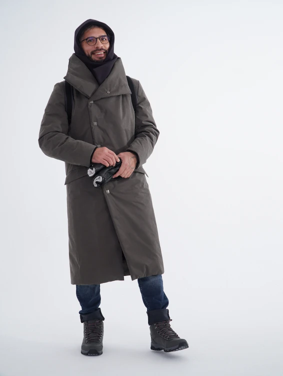 Длинное зимнее пальто на кнопках болотного цвета