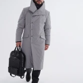 Длинное зимнее пальто на кнопках светло-серого цвета