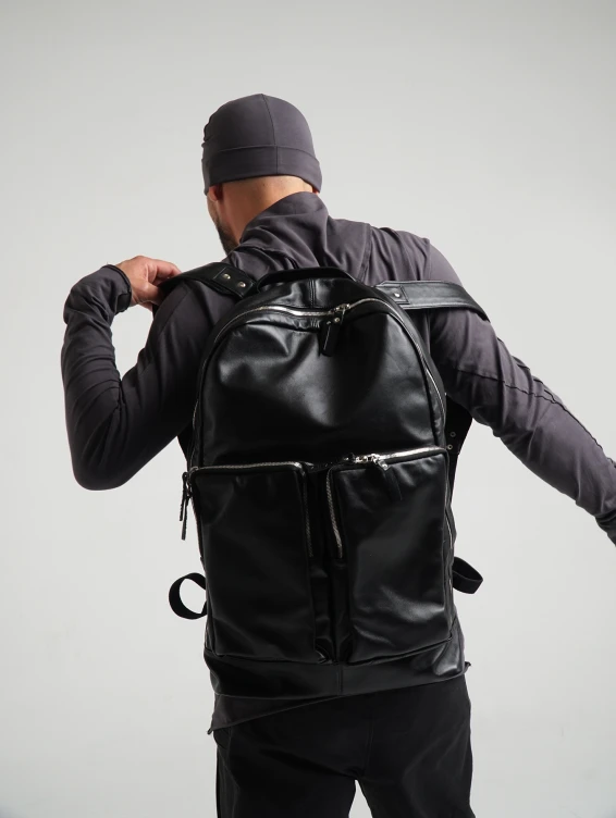 Большой кожаный рюкзак черный