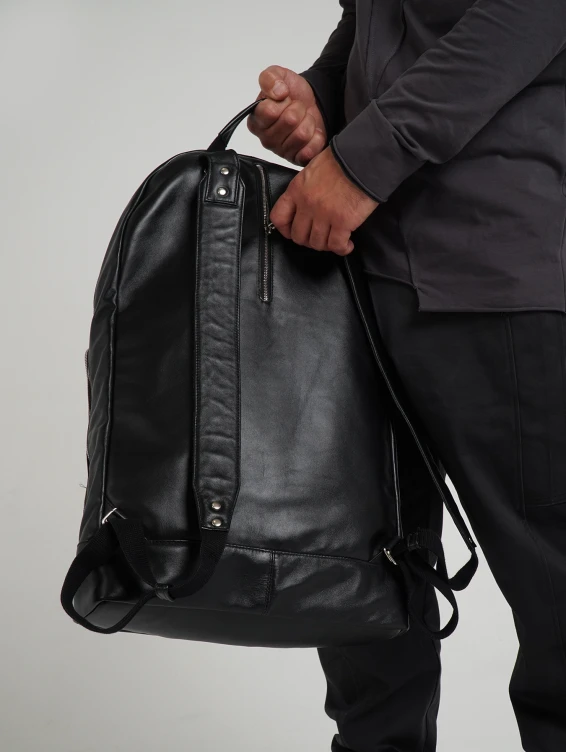Большой кожаный рюкзак черный
