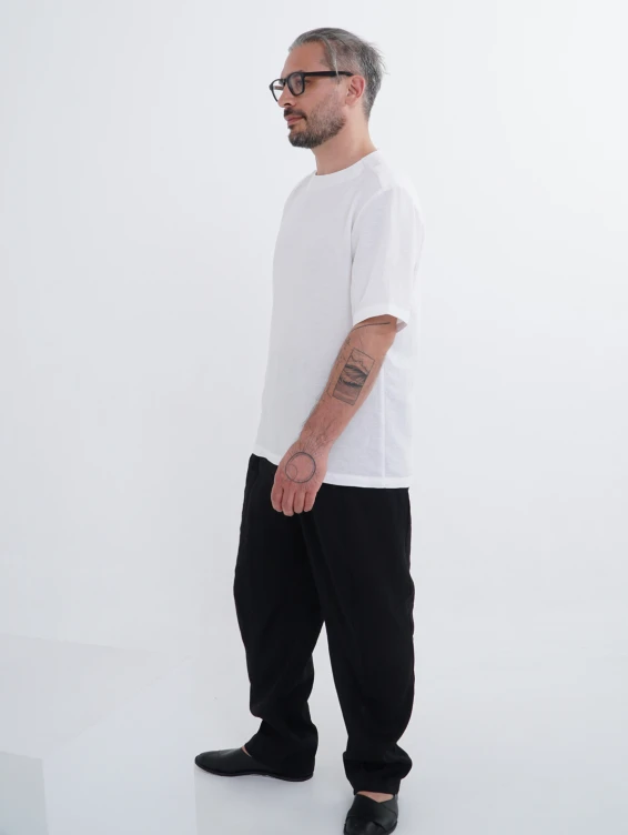 Белая льняная футболка