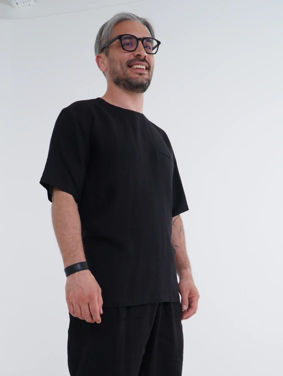 Черная льняная футболка