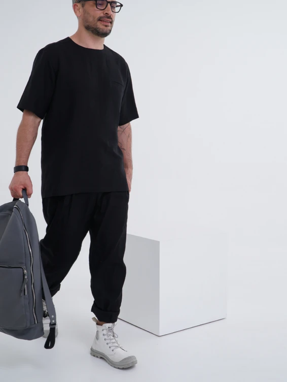 Черная льняная футболка