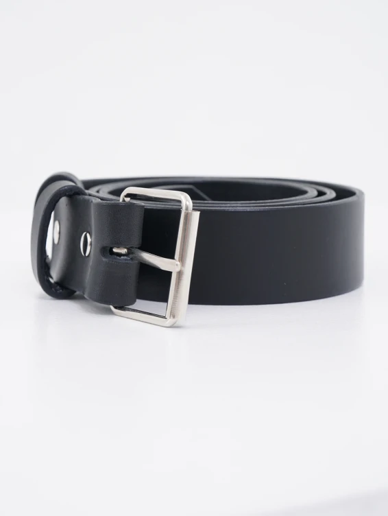 Кожаный черный ремень