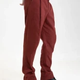 Брюки из джинсы условно красные