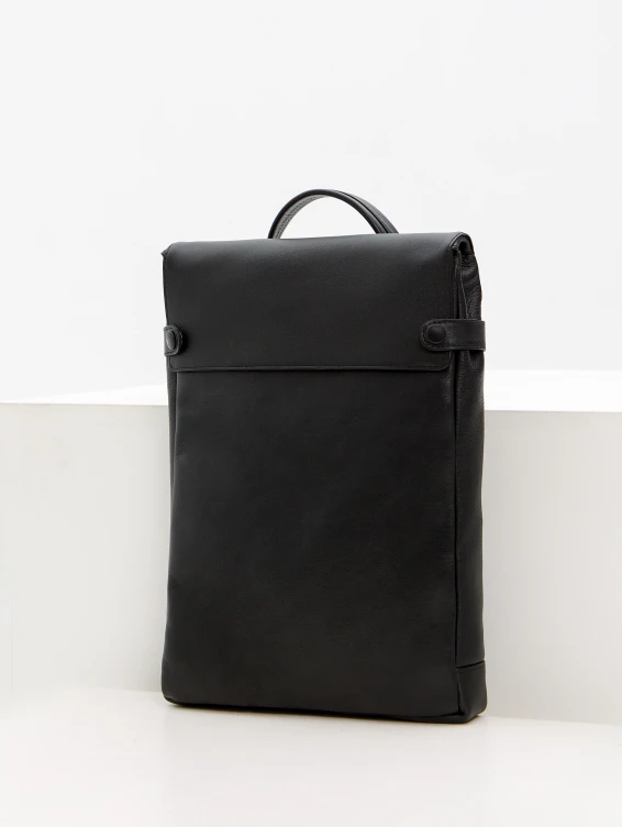 Кожаный рюкзак для ноутбука черный