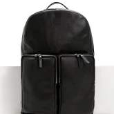 Большой кожаный рюкзак черный, вид спереди