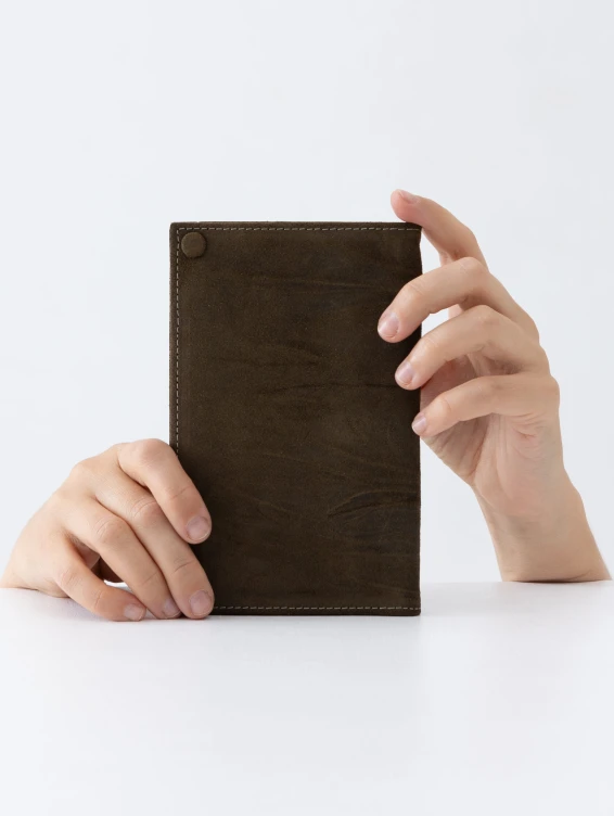 Кожаное портмоне на кнопке зеленое