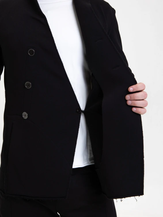 Черный трикотажный жакет на пуговицах