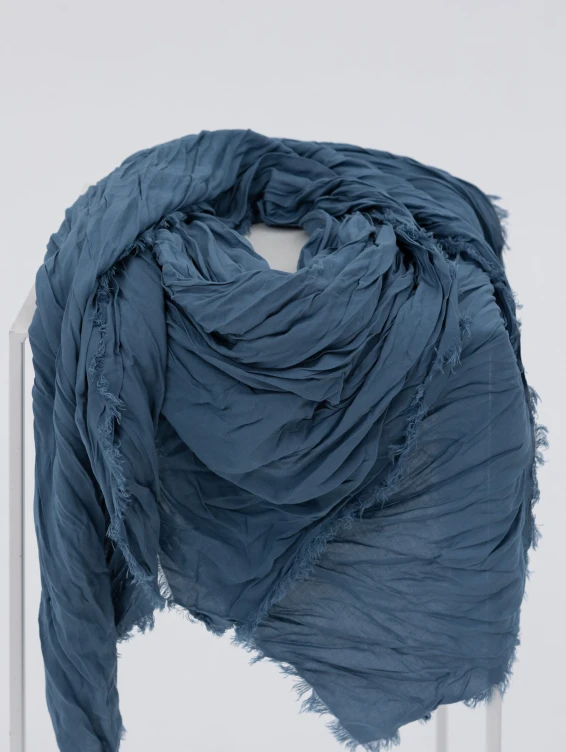Большой платок на шею синий
