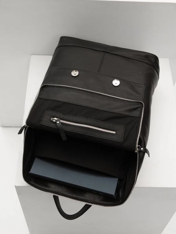 Рюкзак кожаный со скрытой застежкой черный