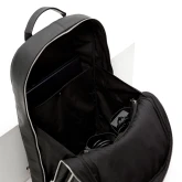 Внутреннее отделение большого черного кожаного рюкзака